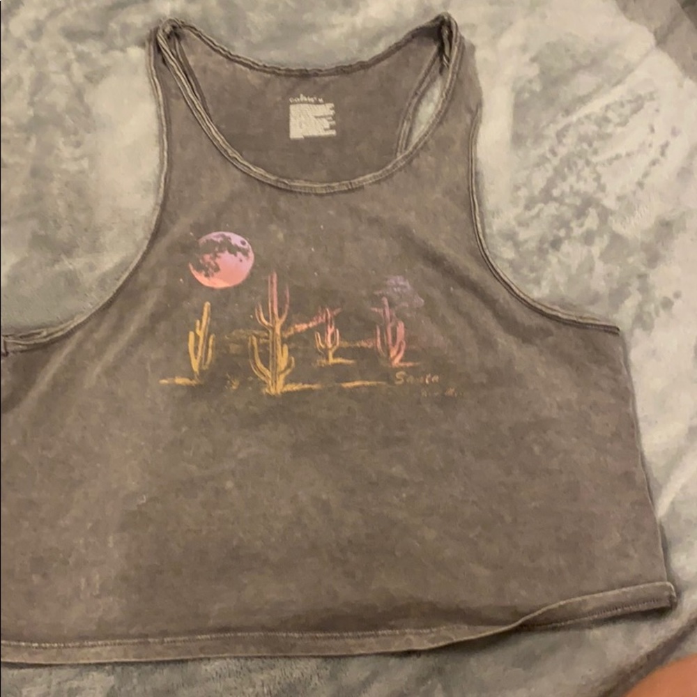 gray tank top
